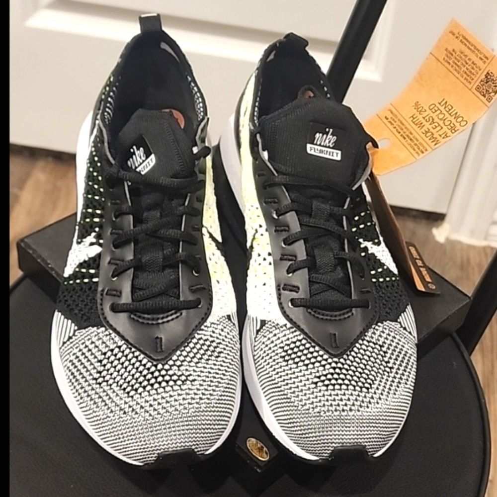 Nike Air Max Fly Knit‎ Racer- Black/Bolt/White - Picture 14 of 15